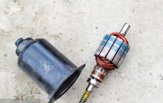 单相电机正反转的接线方法（详解单相电机正反转的接线步骤）