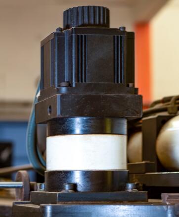 驱动电机技术瓶颈，驱动电机技术的发展与突破