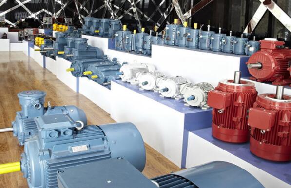 电风扇电机在哪个，电风扇内部结构介绍